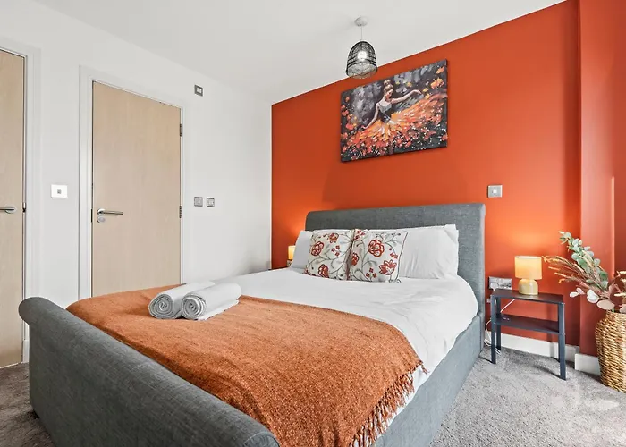 2 Bedroom Birmingham Central Apartment With Balcony