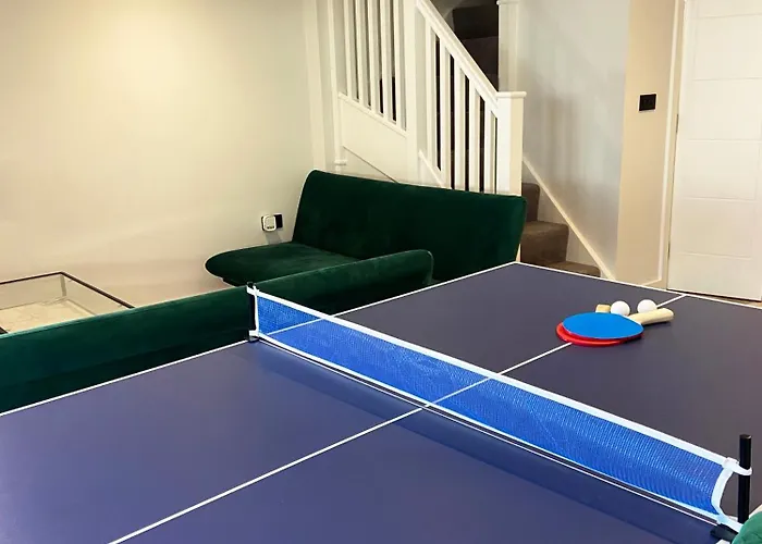 Stylish 2 Floor L Sleeps 6 L Wi-Fi L Pool Table L City Centre Birmingham