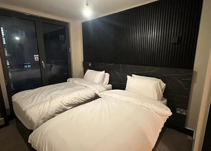 2 Bed Luxe Apartment Birmingham