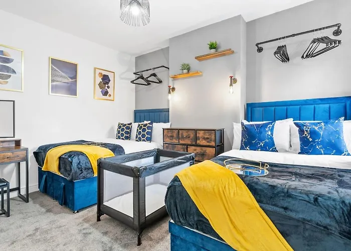 Stylish Birmingham Apartment For Groups, Family & Work