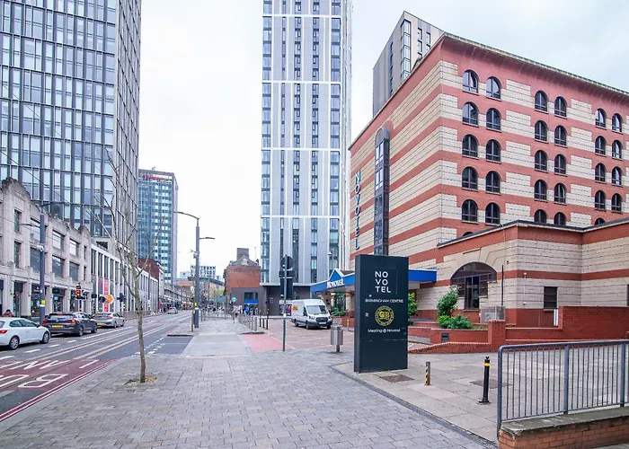 Two-Bed Luxury Apartment B12Ls By Livecomfortably Birmingham