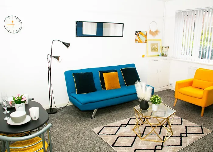 White House Apartment, Near Broadway Plaza, 2 Bedroom Sleeps 5, Free Wifi, Netflix Birmingham
