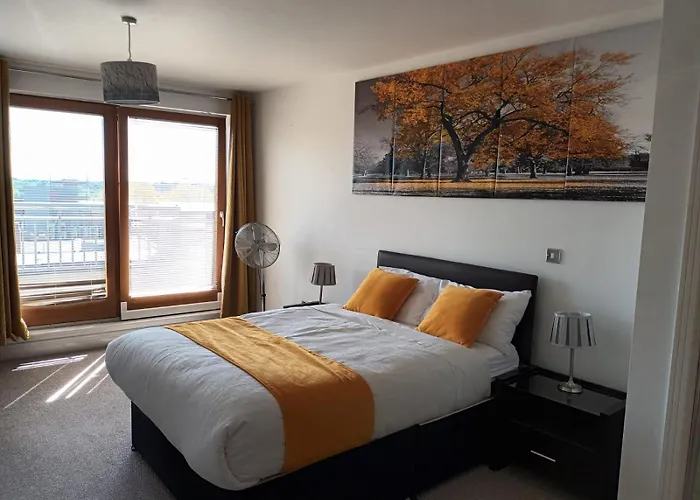 Kcs Birmingham City Apartment With Balcony