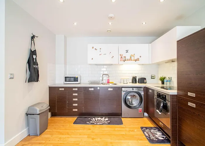 Prime Area, Stylish 2 - Bed, Netflix, Games & Parking Apartment Birmingham