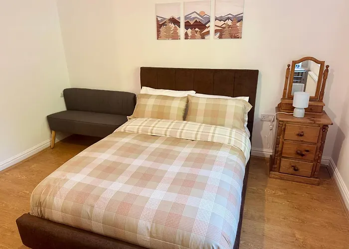Birmingham Central Spacious Studio Flat Wifi Parking