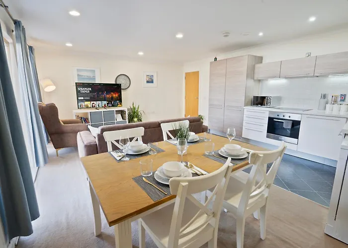 Steps Away From New Street Station & 2 Beds & 2 Baths Flat At City Center Birmingham