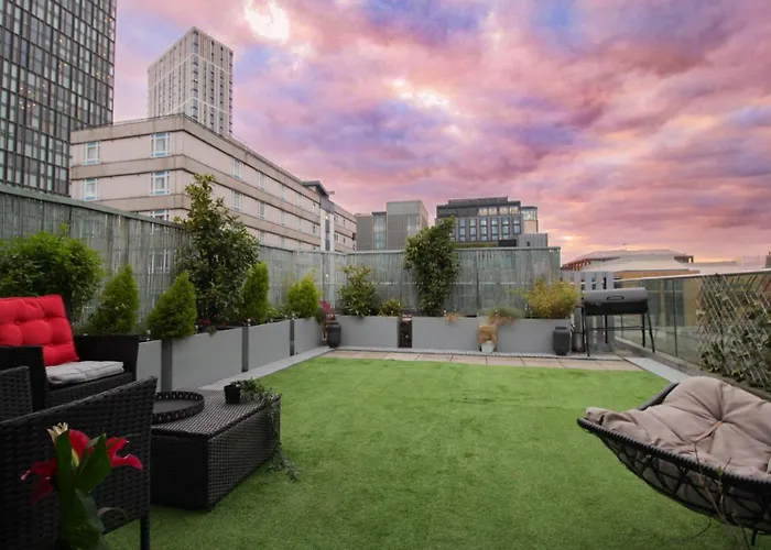 Unique Penthouse With Jacuzzi & Garden Apartment Birmingham