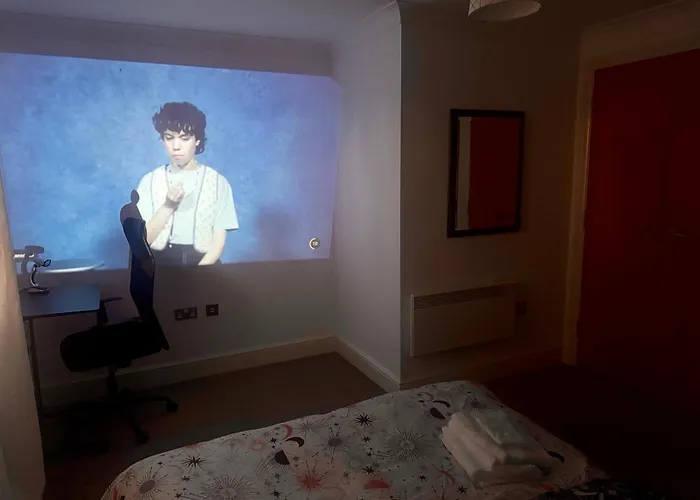 1 Bedroom Flat With Free Underground Parking In Birmingham Central