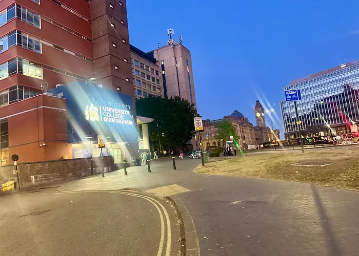 1 Bedroom Flat With Free Underground Parking In Birmingham Central