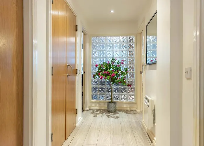 Charming Grand Central City & Bullring Location 2 Bedroom Apartment With Free Parking Birmingham
