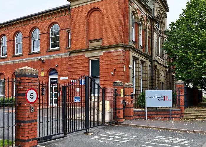 For Students Only Queen'S Hospital Close Near Birmingham City Centre