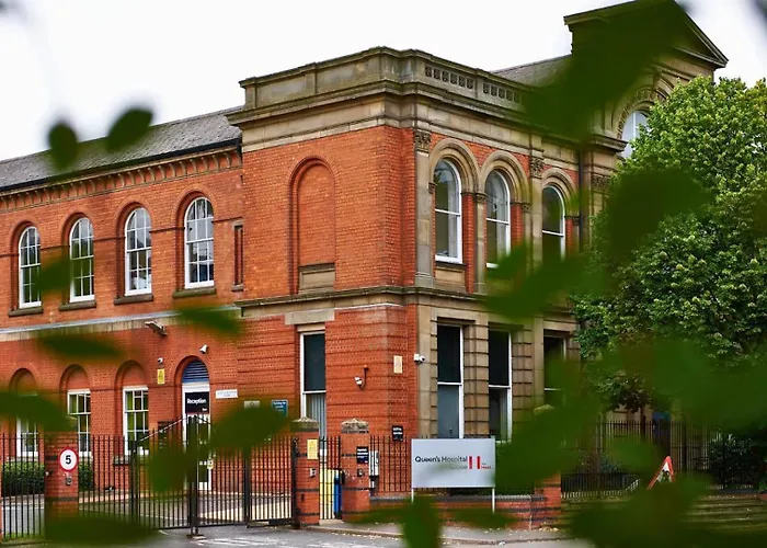For Students Only Queen'S Hospital Close Near Birmingham City Centre
