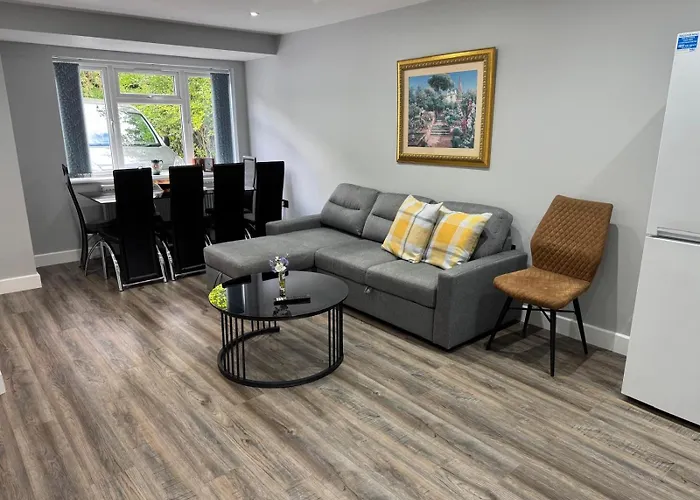 Modern Apartment Near Birmingham