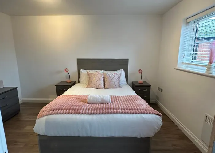 Spacious 2 Beds With Gated Free Parking Wifi,Netflix No Deposit Required Birmingham
