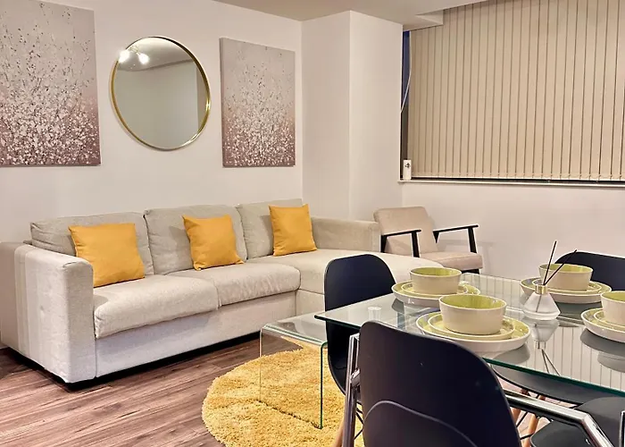 1 Bedroom Apartment, Free Parking, Broad Street, Birmingham