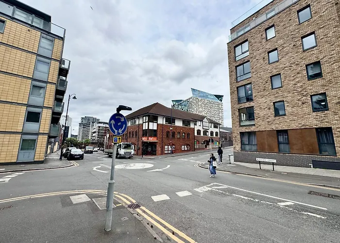 Modern One Bedroom Apartment - Birmingham City Centre - Sleeps 3 Guests - The Mailbox And Cube Area