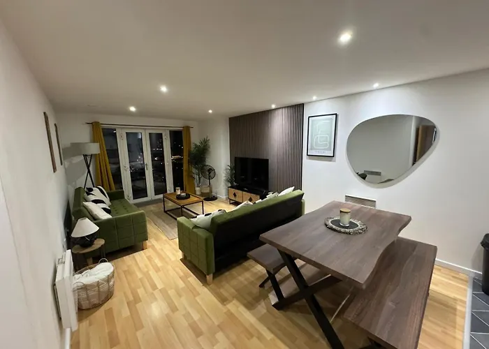 Modern 2Br Apartment City Centre Free Secure Parking Stunning Views Birmingham