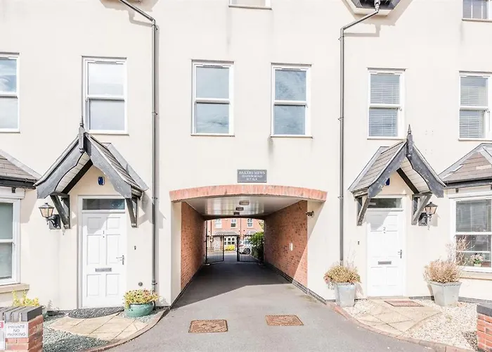 Spacious 3 Bed Apt With Parking Near Harborne High Street Birmingham