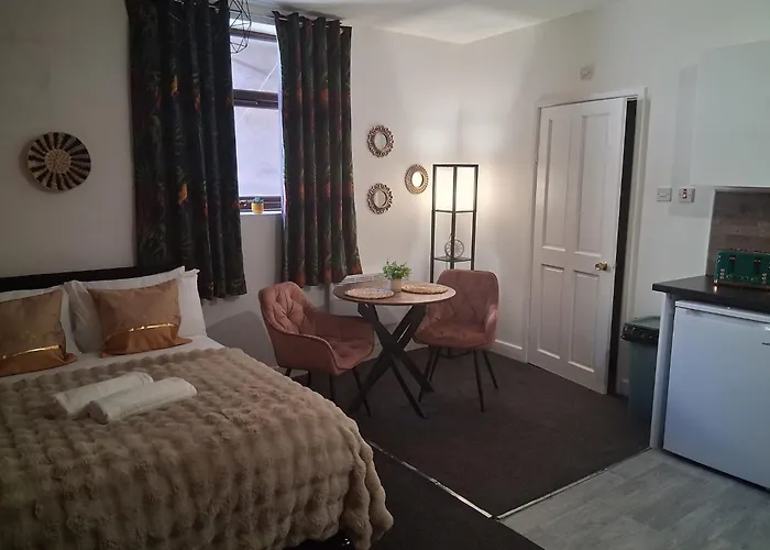 Crown House Studio Apartment Birmingham