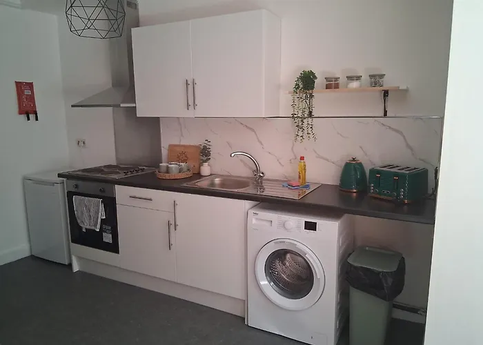 Crown House Studio Apartment Birmingham