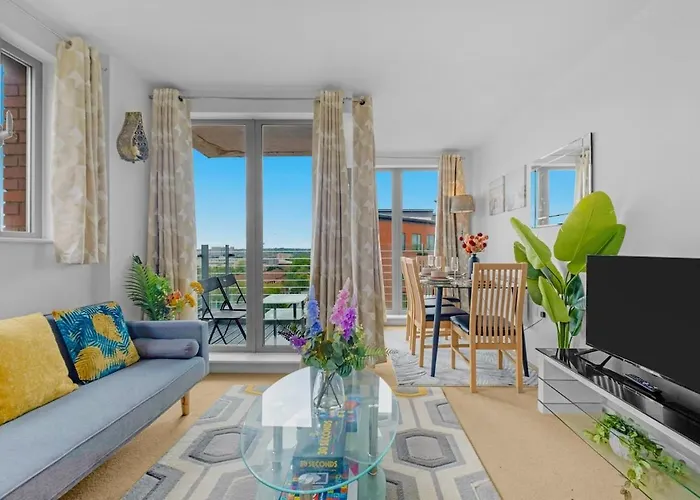 Stylish 2Bed 2Bath Apartment- Sleeps 6, Free Parking, Neflix, Disney Birmingham