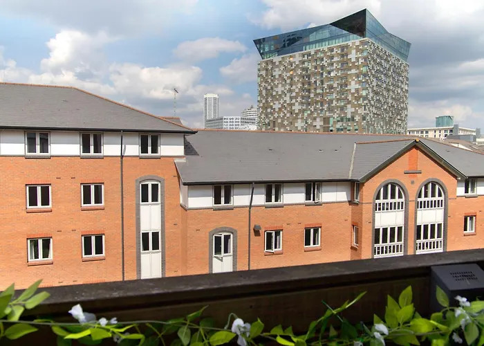 Birmingham City Centre Apartment With Balcony