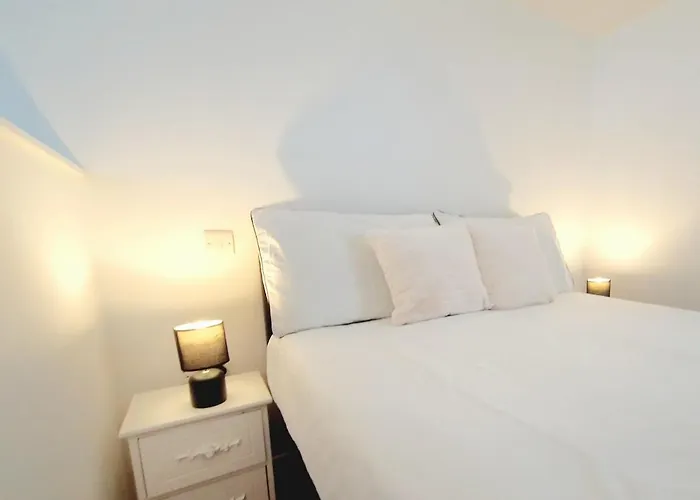 Birmingham City Centre Apartment Lift Tv