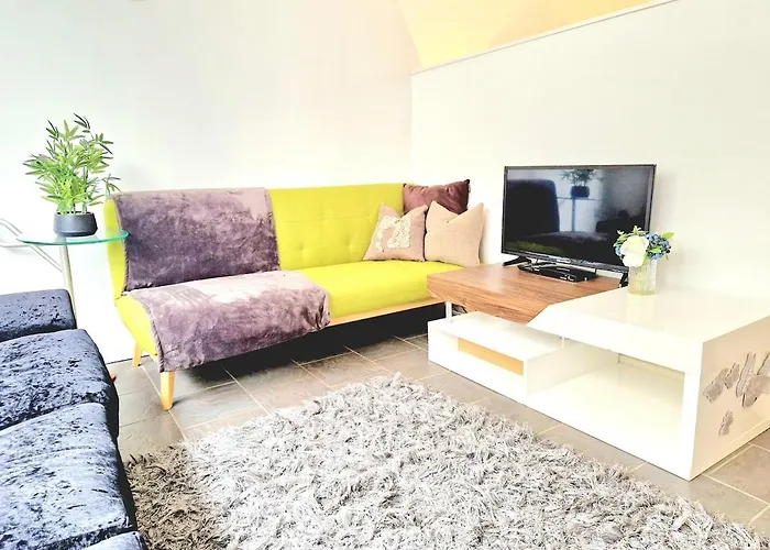 Birmingham City Centre Apartment Lift Tv