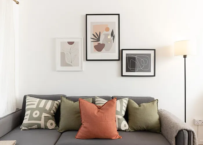Luxury Apartment, Birmingham-Parking