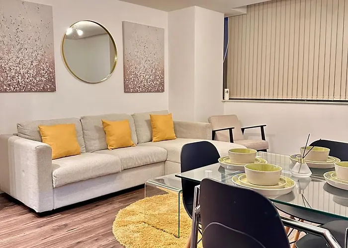 1 Bedroom Apartment- Free Parking, Broad St, City Centre Birmingham