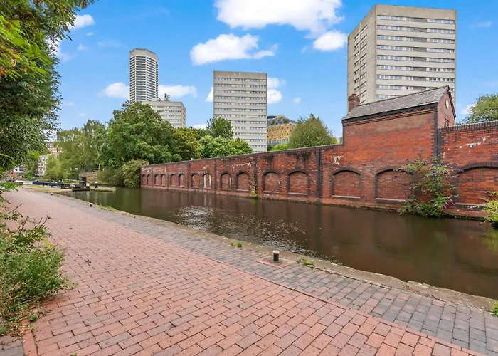 Spacious City Haven - Canal Views - City Centre Birmingham