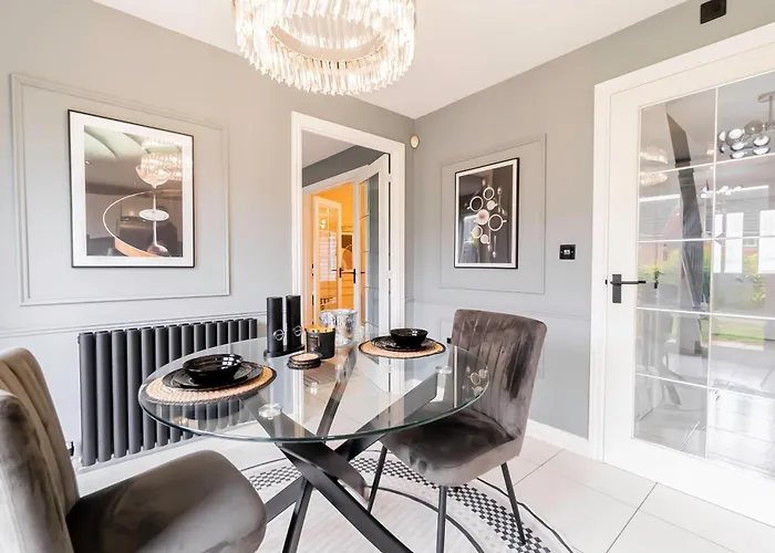 Three Bedroom Birmingham Stay Free Parking Perfect For Families Travellers Professionals M6