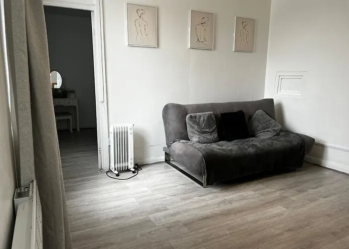 2 Room Newly Furnished Flat In Birmingham City Centre, Free Parking !