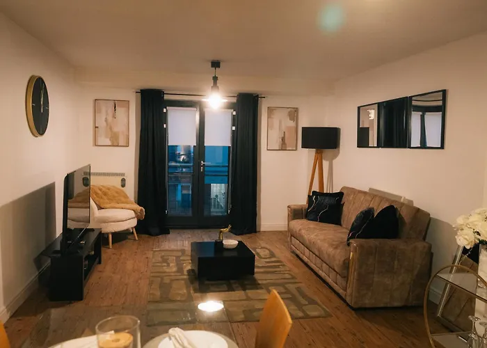 Stylish Luxury Two Bed Jewellery Quarter Apartment Birmingham