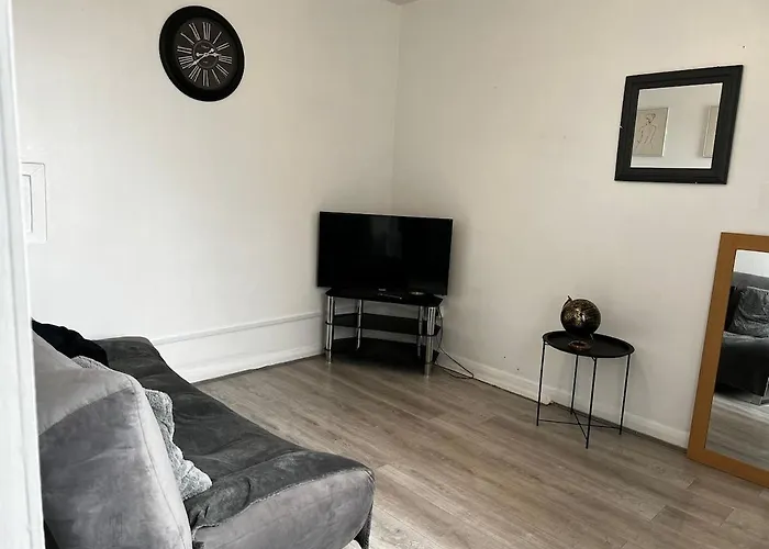 2 Room Newly Furnished Flat In Birmingham City Centre, Free Parking !