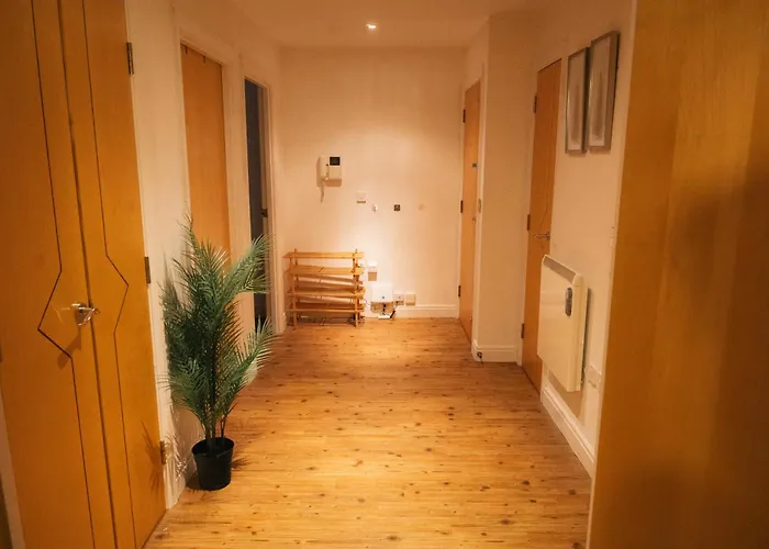 Stylish Luxury Two Bed Jewellery Quarter Apartment Birmingham
