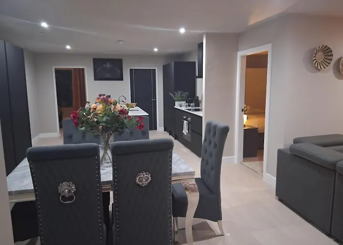 3 Bed Penthouse, 2Free Parking Spaces Close To Bhx Nec Birmingham