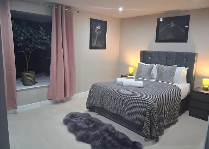 3 Bed Penthouse, 2Free Parking Spaces Close To Bhx Nec Birmingham
