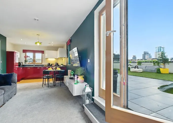 Penthouse Botanica- Wyndale Signature Stays Birmingham