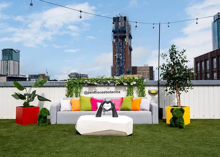 Penthouse Botanica- Wyndale Signature Stays Birmingham