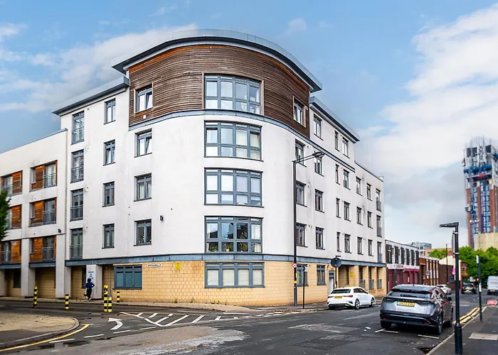 Penthouse Botanica- Wyndale Signature Stays Birmingham