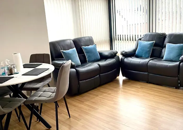 Parkcentral Birmingham City Centre - Near Chinatown - Private Gated Free Parking