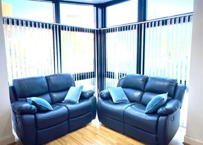 Parkcentral Birmingham City Centre - Near Chinatown - Private Gated Free Parking