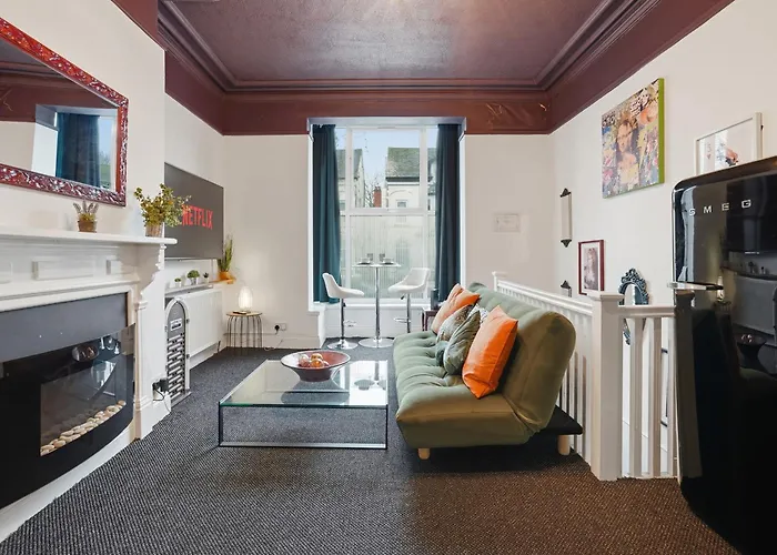 Retro Duplex Super King Bed Wi-Fi Smart Tv Apartment Birmingham