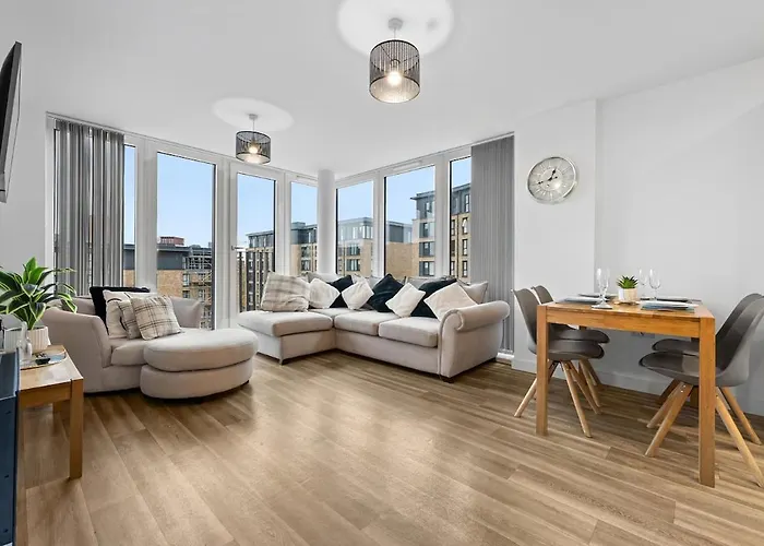 Modern 2 Bed Apt In Edgbaston With City Views & Parking Birmingham