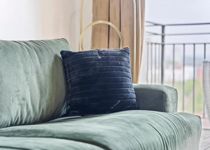 Central Birmingham 2 Bed With Balcony And City Views