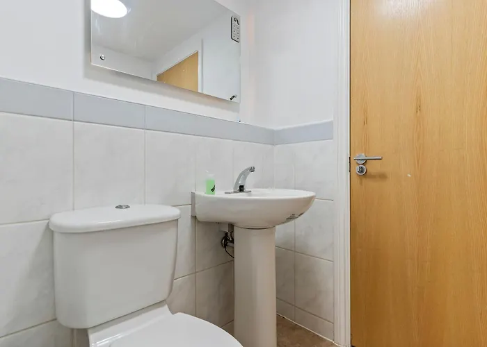 Central Birmingham 2 Bed With Balcony And City Views