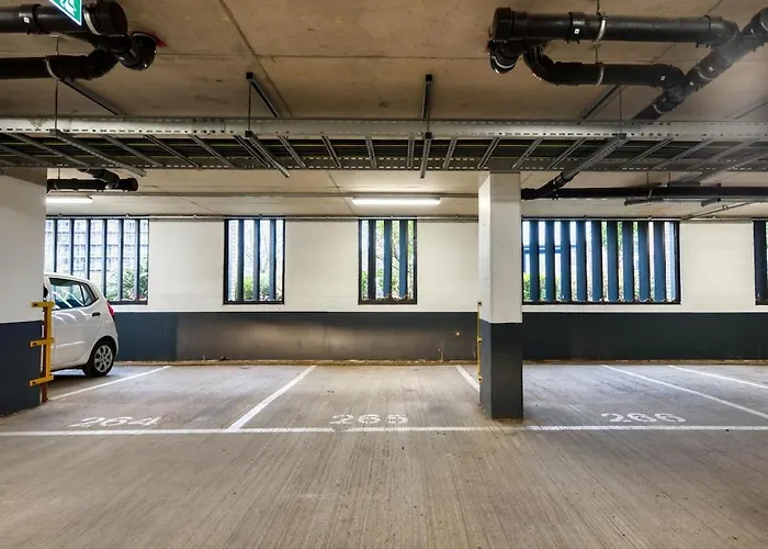 Modern 2 Bed Apt In Edgbaston With City Views & Parking Birmingham