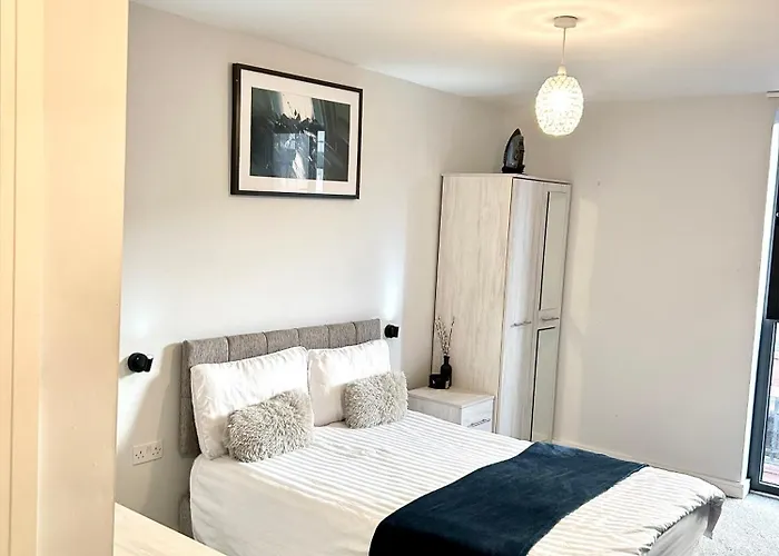 2 Bedroom Apartment With City View Birmingham