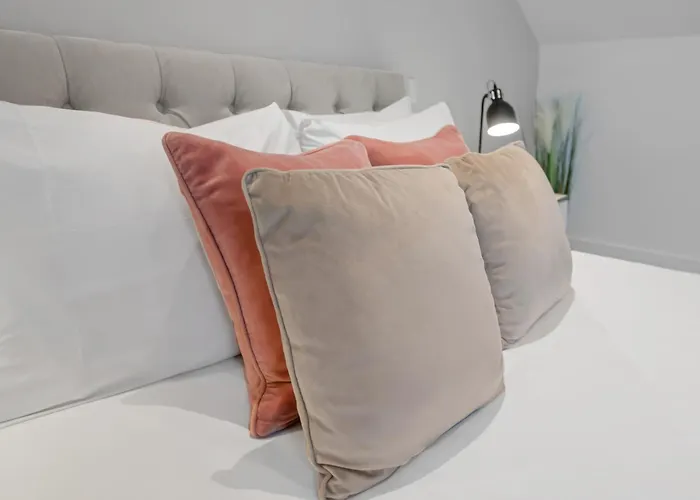 Osbourne House Pink 2 Bed, 2 And Half Bath Apartment Birmingham